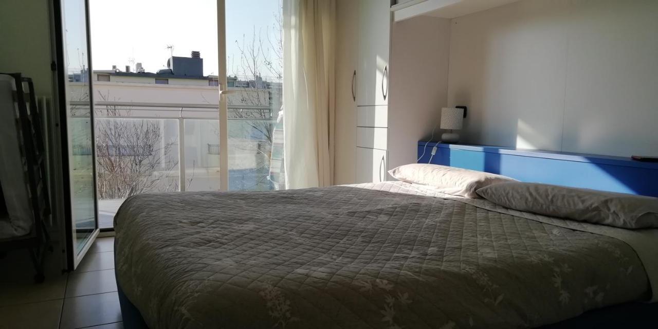 Brezza Da Mare Apartment Rimini Bagian luar foto