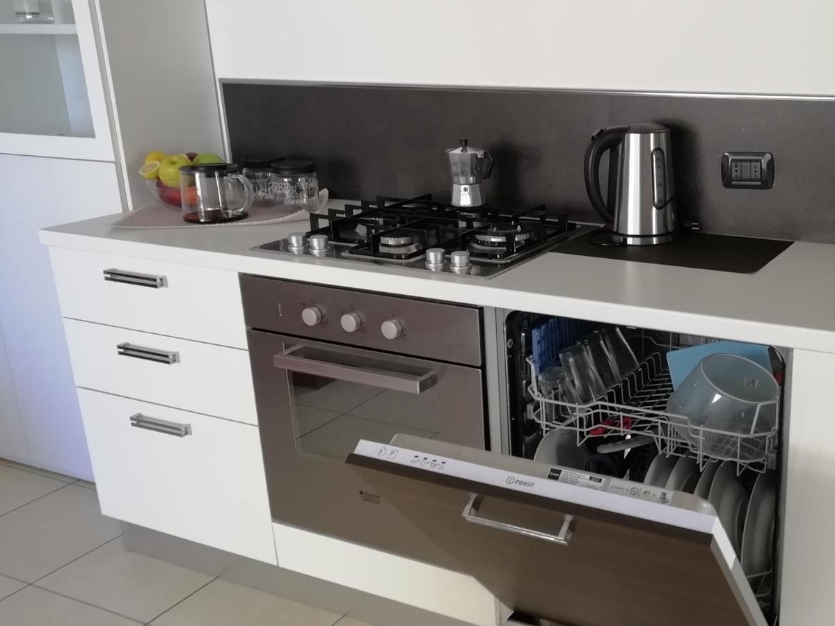 Brezza Da Mare Apartment Rimini Bagian luar foto