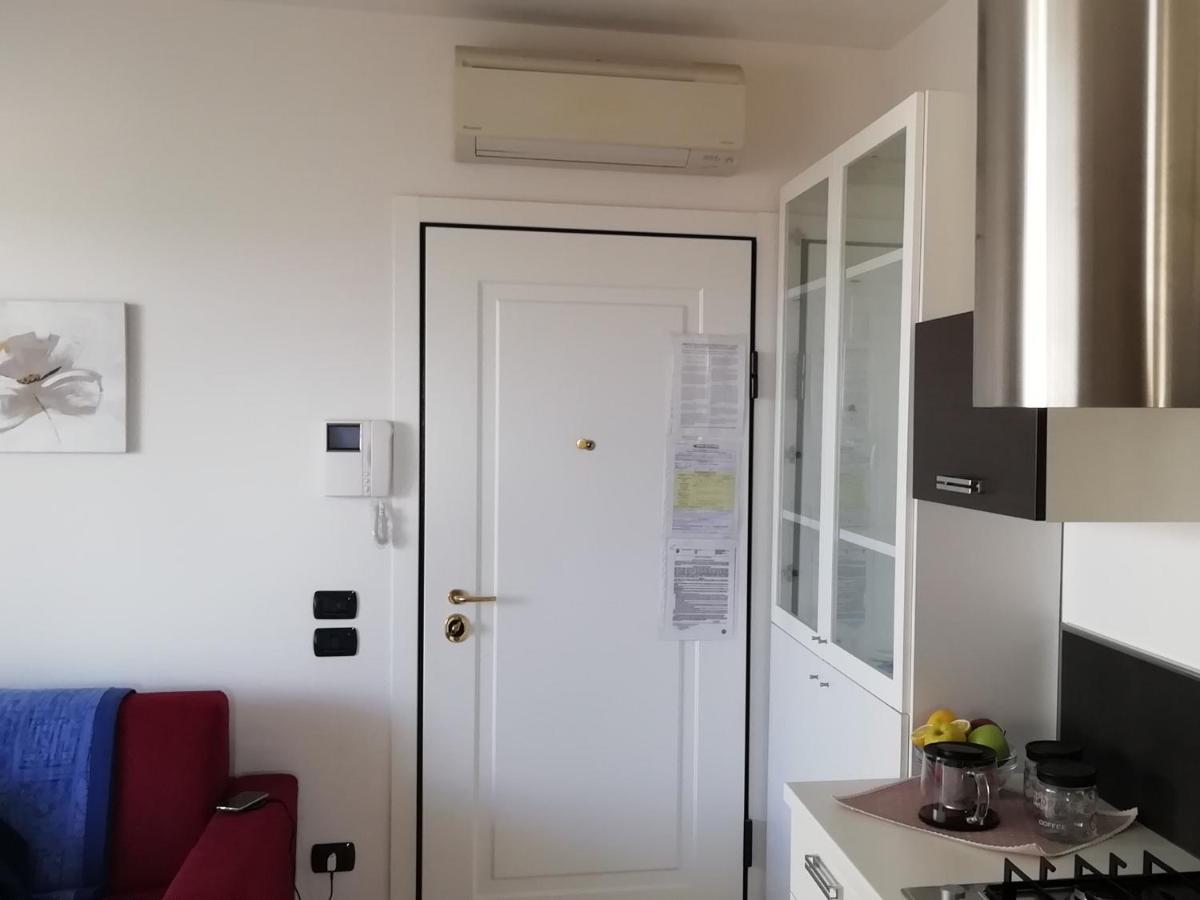 Brezza Da Mare Apartment Rimini Bagian luar foto