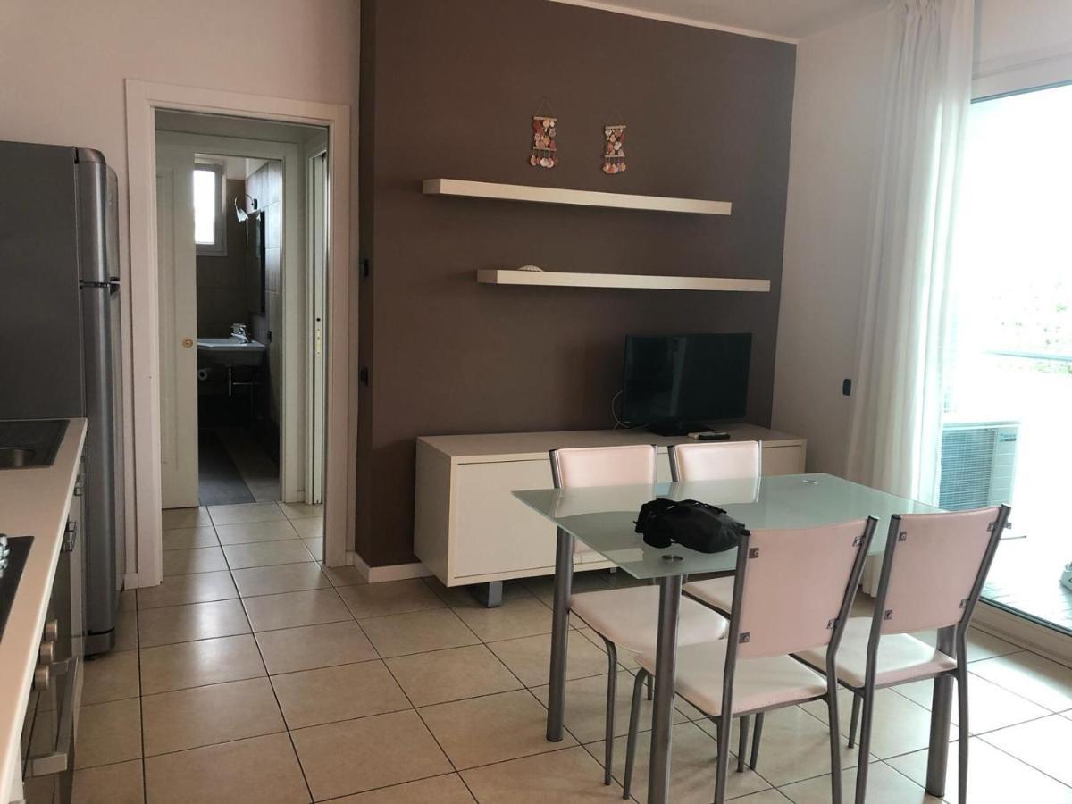 Brezza Da Mare Apartment Rimini Bagian luar foto