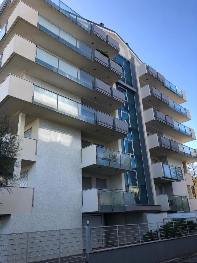 Brezza Da Mare Apartment Rimini Bagian luar foto